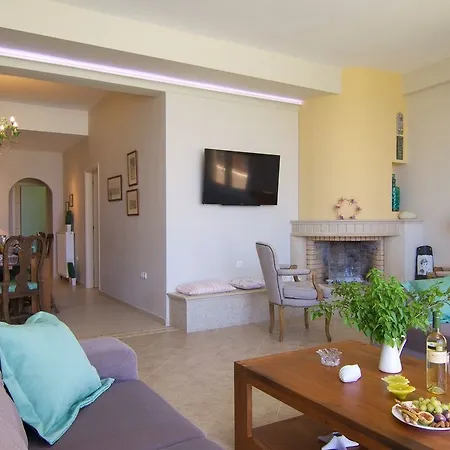 Espera Luxury Front With Pool & Bbq, By Thinkvilla Villa