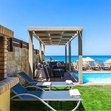 Vila Espera Beachfront Residence, Newly Renewed With Pool & Bbq, By Thinkvilla