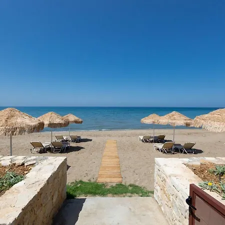 Espera Beachfront Residence, Newly Renewed With Pool & Bbq, By Thinkvilla