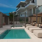Espera Beachfront Residence, Newly Renewed With Pool & Bbq, By Thinkvilla Ретимно (Крит)