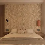 Espera Beachfront Residence, Newly Renewed With Pool & Bbq, By Thinkvilla * Rethymno (Crete)