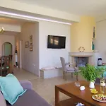 Espera Beachfront Residence, Newly Renewed With Pool & Bbq, By Thinkvilla Вілла