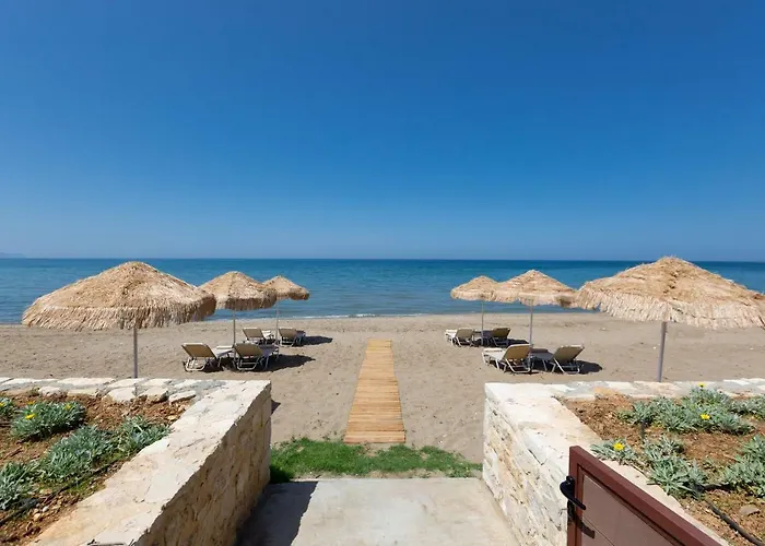 Espera Beachfront Residence, Newly Renewed With Pool & Bbq, By Thinkvilla