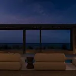Vilă Espera Beachfront Residence, Newly Renewed With Pool & Bbq, By Thinkvilla