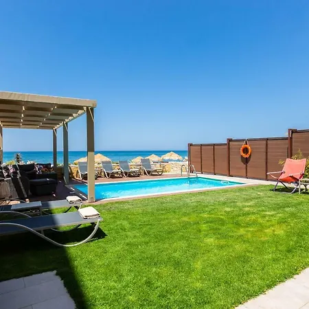 Espera Beachfront Residence, Newly Renewed With Pool & Bbq, By Thinkvilla Vilă *