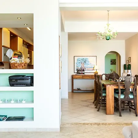 Espera Beachfront Residence, Newly Renewed With Pool & Bbq, By Thinkvilla Vilă