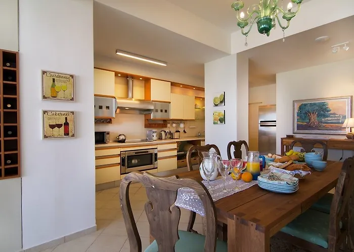 Espera Beachfront Residence, Newly Renewed With Pool & Bbq, By Thinkvilla Вилла