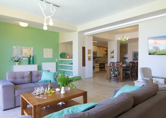 Espera Beachfront Residence, Newly Renewed With Pool & Bbq, By Thinkvilla Вилла